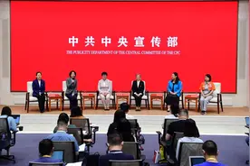 她们，以平凡成就非凡图片