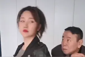潘长江懒理逼捐风波，携37岁女儿拍逗趣视频，上演大哥小弟日常图片