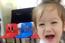 有种“神颜”叫混血基因，周嘉诚被误认为女孩子，长开成未来男神图片