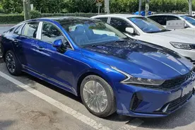 起亚K5怎么样？值得购买吗？我是认为性价比不错，你说呢图片