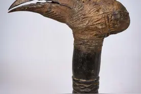黑人巫毒教的神物——木制犀鸟像，除了有点吓人外，并没什么卵用图片