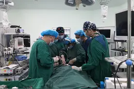 鼻部肿瘤侵犯眼睛，鼻眼专家联手攻克难关图片