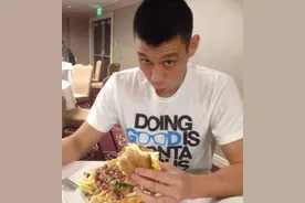 NBA超级大胃王：林书豪看似瘦弱一顿4张披萨，奥胖5分钟36个热狗图片