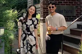 这对韩国情侣穿得太甜了！回头率超高的情侣装，看了就想恋爱图片