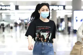 金靖穿T恤扎双马尾太俏皮，原来除了搞笑演员，还是个时髦精图片