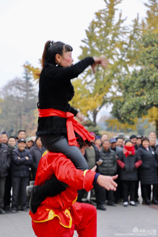 高手在民间，演出自娱自乐，洛阳周王城广场民间曲艺乐园