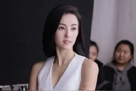 张柏芝代言广告花絮曝光，笑容倾国倾城，长发白裙诠释优雅知性图片