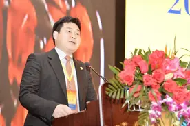 江苏首富：35岁掌管千亿帝国，娶美女歌星为妻，请总统参加婚礼图片