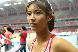 16岁“女版刘翔”惊艳国人，生理期仍打破纪录，赛前还频繁上厕所图片