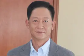 王志文硬笔楷书老辣持重，有文征明神韵，行书行云流水，洒脱飘逸图片