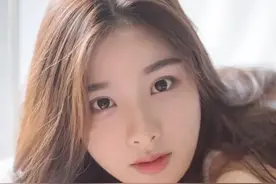 搞笑、高中一直喜欢的女同桌她也暗恋我。今年都二十多了还没结婚图片