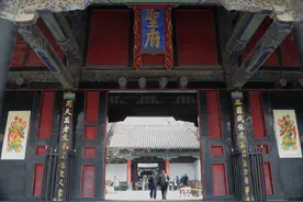 山东孔府有两张红凳子，权臣坐了后结局凄惨，数百年来鲜有人敢坐图片