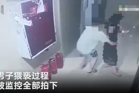 女子等电梯时背后突然伸出一只手！监控拍下男子猥亵过程图片
