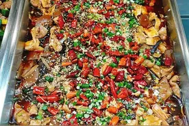 江西小伙开快餐店，10元管饱，第一个月亏2万，第二个月却赚了4万图片