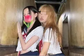 王菲15岁女儿李嫣晒性感照，上衣超短露蛮腰，兔唇修复后变超美图片