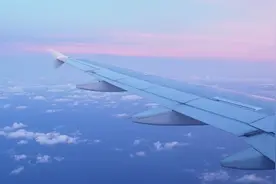 云层上，飞机上偷偷拍的，海，云，天，霞一体图片