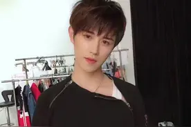 现实版韦小宝，虎牙童锦程和7名女孩过七夕，网友：撩妹界祖师爷图片