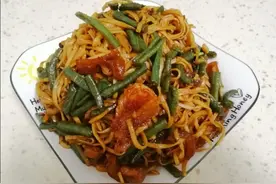 豆角焖面这样做，面条不粘不坨又劲道，鲜香味浓，味道棒极了图片