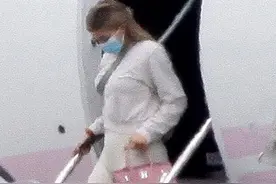 爱飞嘉早新闻｜凯莉詹娜和斯科特与两岁的女儿乘私人飞机假期团聚图片