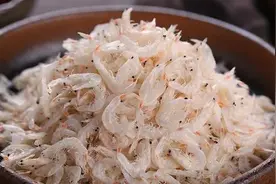 同样是虾皮，到底选黄色还是白色的？老渔民教我3招，省钱还实用图片