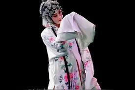 端午节必看张火丁的《白蛇传》：饮一杯雄黄酒，讲一个妖的故事图片