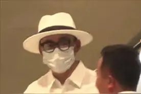 王宝强久违现身变化大，贵族打扮神似梁朝伟，网传已和冯清领证？图片