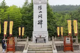 我国“最大”的石碑：高78米，重3.1万吨，原是烂尾今成网红景点图片