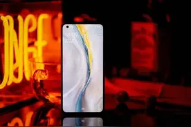 5G性能旗舰也能有好颜值，iQOO 5皓影图赏图片