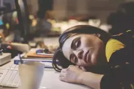 为了工作透支身体值不值得，趁着年轻努力拼搏该不该？图片