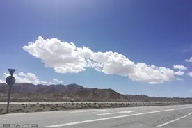 景致记录：青海这条网红公路，常有重型货车经过，禁止下车拍照图片