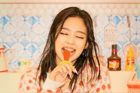 Jennie最新写真又甜又飒，这优越的身段，实在很圈粉图片