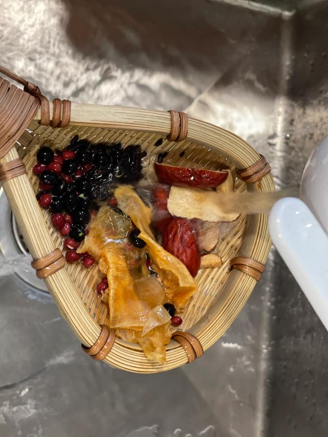 花胶炖黑米 花胶黑米粥做法与功效