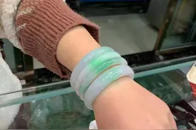 玉手镯应该这样戴，一生只戴一支玉镯，你要好好珍惜图片