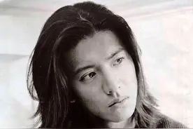 摇滚老炮郑钧风流史，女儿四岁才与孙锋结婚，被小15岁刘芸擒住图片