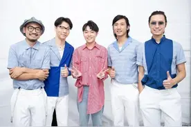 佩戴耳机收听，收获都有的时刻！吴青峰与旅行团乐队新歌合作达成图片