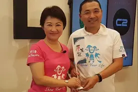 风格向侯友宜靠拢，“全力拼市政”的卢秀燕努力拼连任图片
