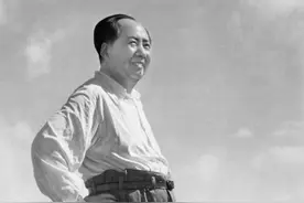 李白的《忆秦娥》，自以为天下无敌，毛主席娄山关一出，降维打击图片