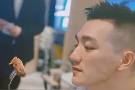 张馨予罕见晒老公军装照，网友：她比老公更帅图片