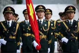 当年那个勇斗4名歹徒，身中9刀被路人漠视的军人，最后怎样了？图片