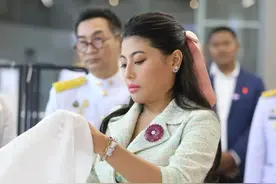 34岁泰国最美神兽公主：9岁因母亲偷情被泰王抛弃，有男友却不婚图片