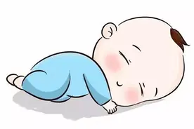 父母应让婴儿经常变换睡姿以防窒息，在其4-6个月时训练睡眠图片