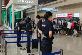 注意提前到站！郑州车站、郑州东站对赴京旅客实行“二次安检”图片