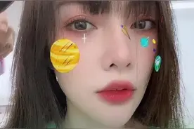 李小璐晒美照为自家网店代言，身穿吊带裙看起来像邻家大姐姐！图片