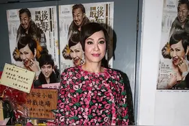 周润发第一任妻子余安安，现实版风情万种，61岁穿豹纹秀身材图片