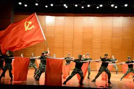 一堂特殊的党史课：在音乐声中重温红色经典图片