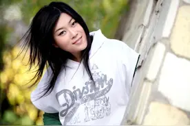 从街头卖唱到亮相春晚，从爆红全网到销声匿迹，西单女孩经历了啥图片