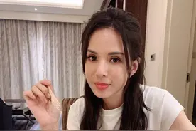 54岁李若彤身材曲线堪比超模：自律的女人，才能“经久不衰”图片