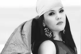 乌兹别克斯坦女歌星Yagona，最新好听的歌曲《Xarorat》