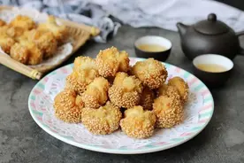 1碗面粉2个鸡蛋，在家就能做开口笑，香脆可口，比蛋黄酥还好吃图片