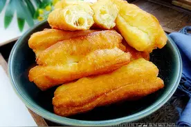 拒绝泡打粉，膨松剂，健康油条这么做，蓬松香软口感好，很简单图片
